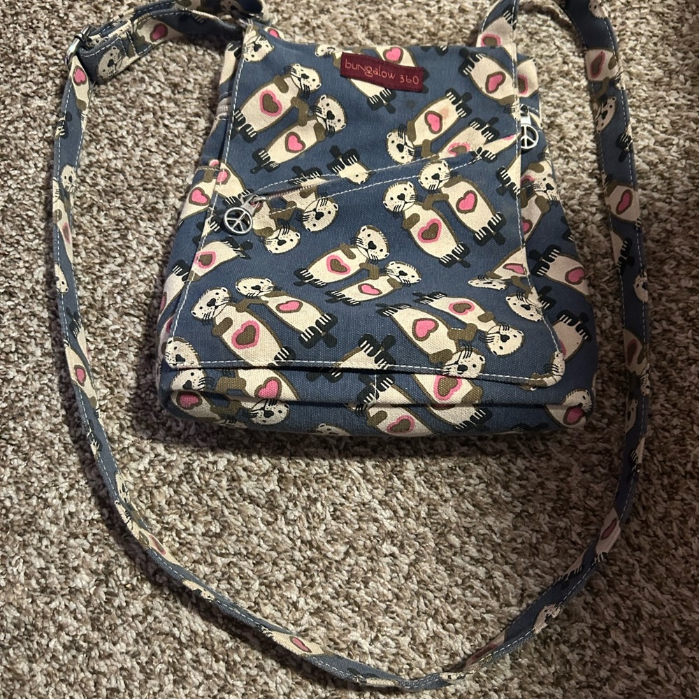 A otter cross body bag